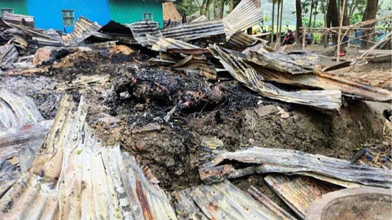 হাতিয়ায় চুলা থেকে বাড়িতে আগুন, দগ্ধ স্বামী-স্ত্রীর মৃত্যু